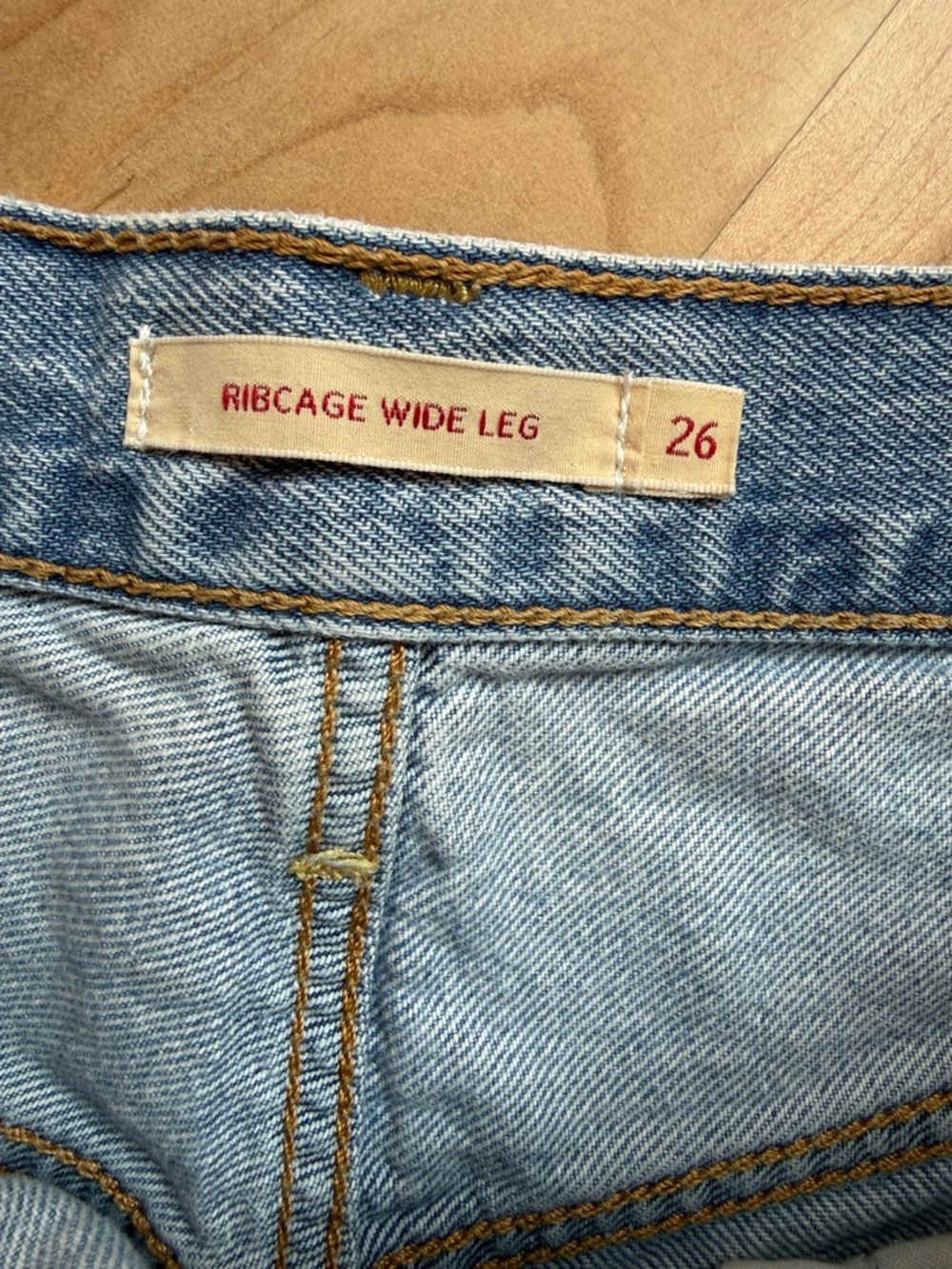 Levis ribcage wide leg 26x32 - Picture 3 of 7